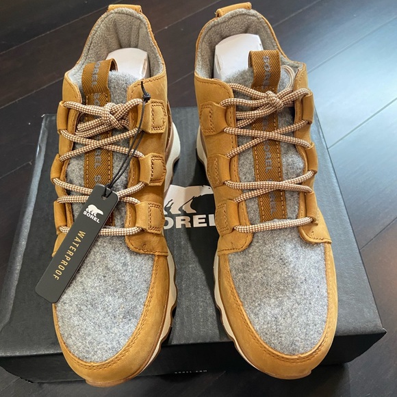 SOREL WOMENS KINETIC CARIBOU WATERPROOF BOOTS IN CAMEL BROWN/ GRAY -NIB - Picture 3 of 16